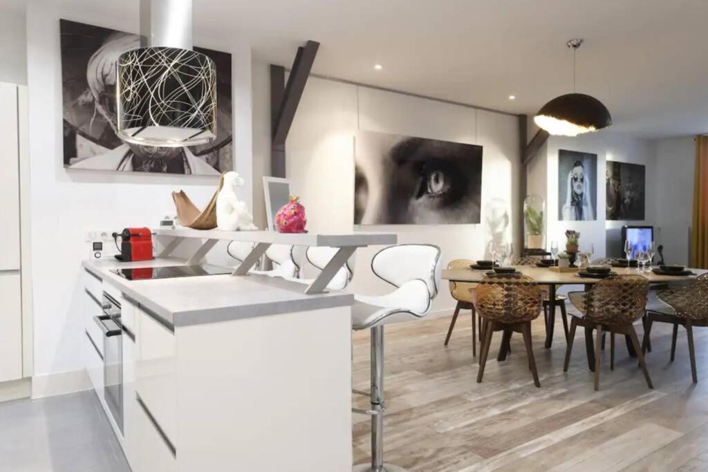 Reims Centre : Appartement Lumineux Et Atypique 46, Place D'Erlon מראה חיצוני תמונה